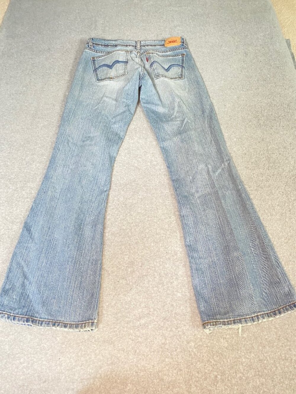 Levi SuperLow 629 Flare Size 9 Juniors Light Wash - Picture 4 of 4